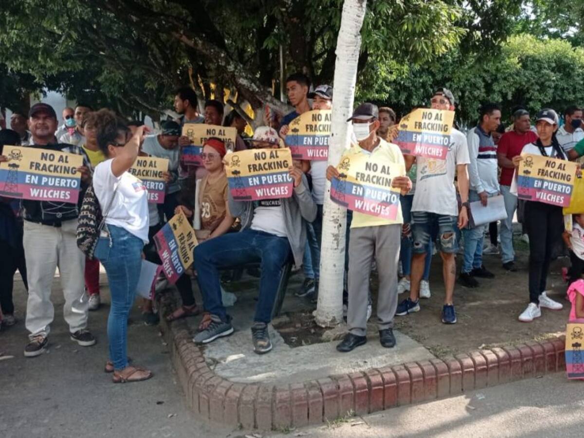 Protesta en Alcaldía de Puerto Wilches por piloto de fracking