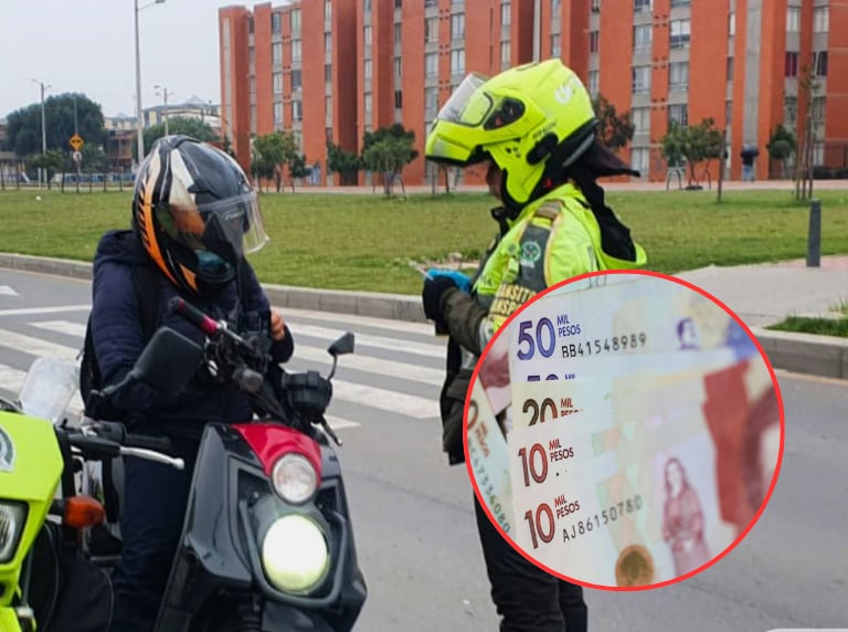 Policía de Tránsito pidiendo los papeles a un ciudadano en moto (Crédito: Policía de Tránsito Bogotá @TransitoBta)