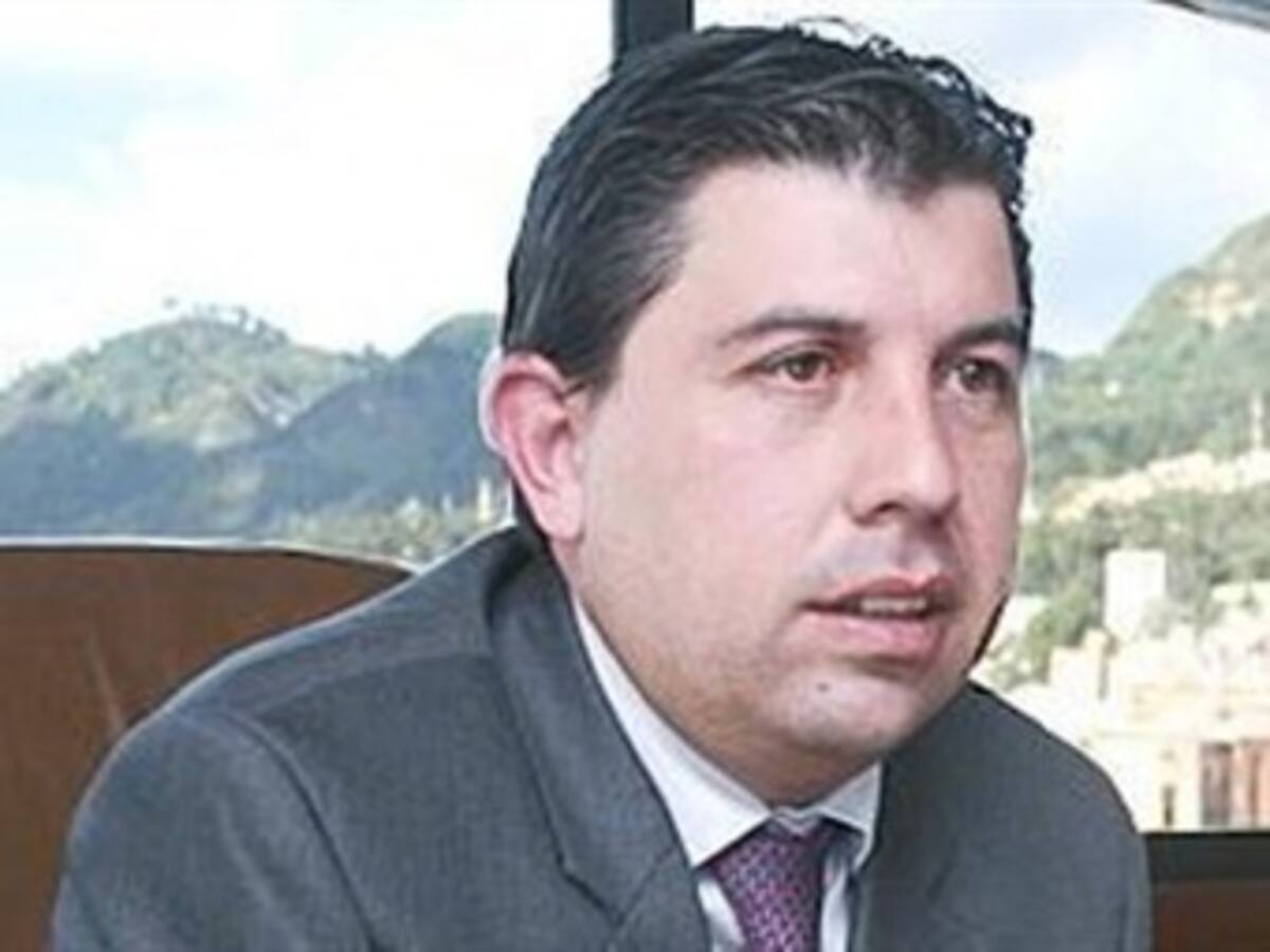 Casa por cárcel a Omar Figueroa por escándalo de la DNE