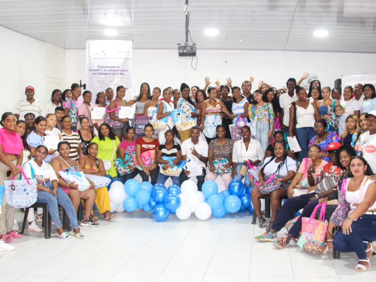 Fundación Dignitas certifica en liderazgo comunitario a migrantes y lideres en Cartagena