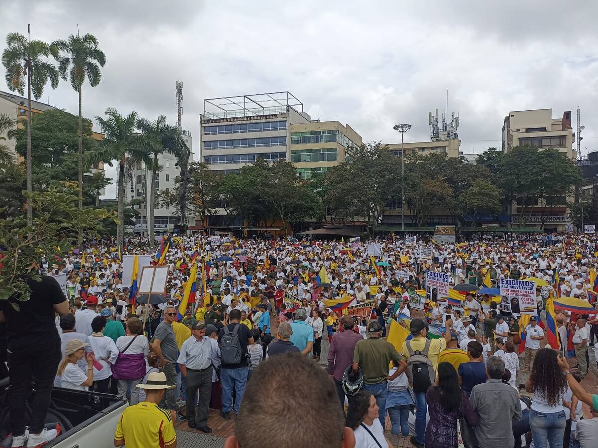 Marcha multitudinaria en Armenia en contra de las reformas del Presidente Petro