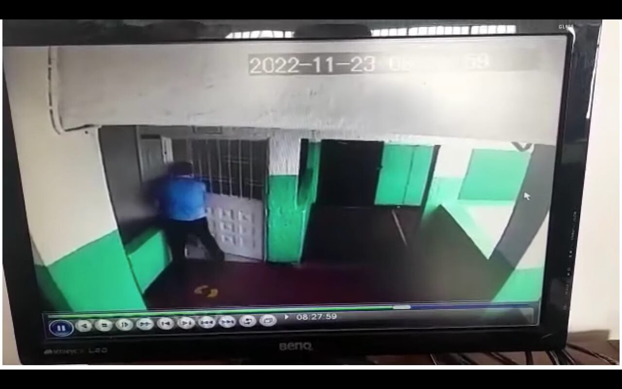 Rector robó computador a docente