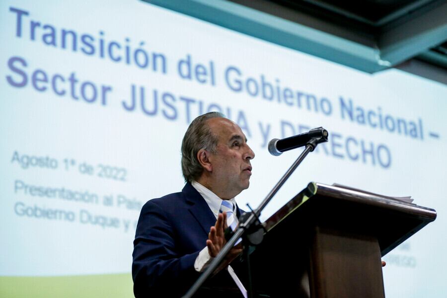 Ministro de Transporte Guillermo Reyes confirmó los vuelos comerciales entre Colombia y Venezuela, a partir del 7 de noviembre/ Caracol Radio