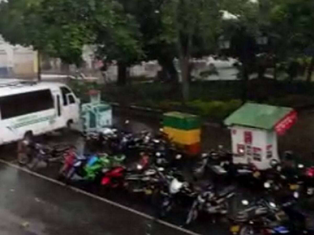 12 viviendas afectadas, caída de árboles y postes de energía en Quimbaya