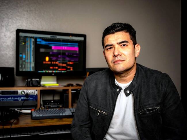 Alex Flórez celebra 30 años de trayectoria como músico y percusionista