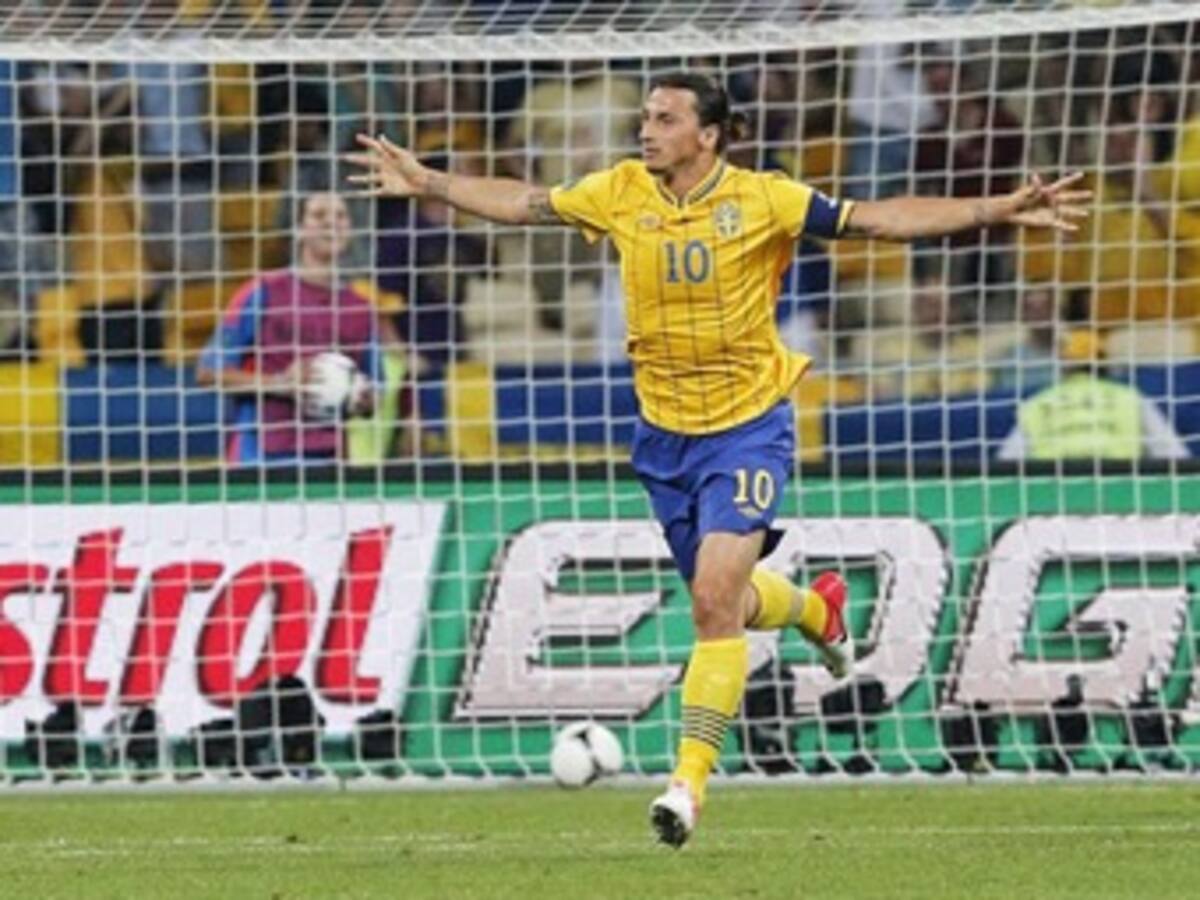Ibrahimovic se despide con gol y Rooney se estrena con clasificación