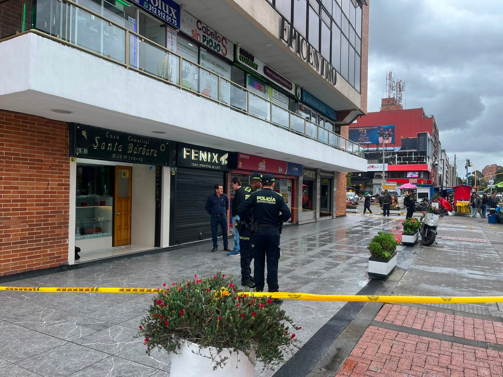 Violento robo en una joyería en Bogotá: delincuentes huyeron con un lujoso reloj