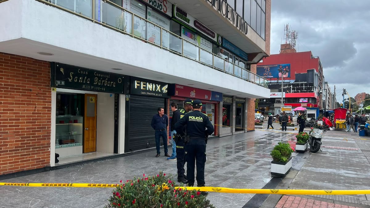 Violento robo en una joyería en Bogotá: delincuentes huyeron con un lujoso reloj
