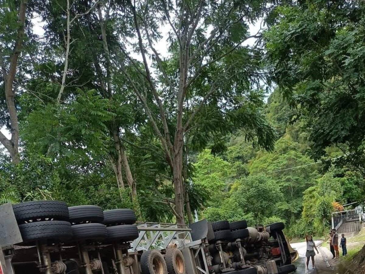 Veolia Aguas del Norte activa plan de contingencia tras volcamiento de vehículo con ACPM