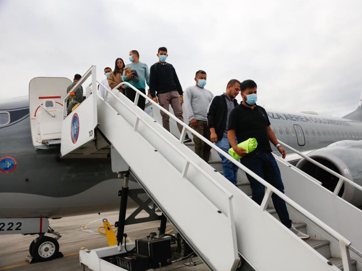 Aterrizó con éxito el segundo avión de la FAC con colombianos deportados de EE. UU.