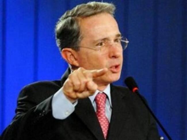 Álvaro Uribe se ha convertido en el más férreo crítico del Gobierno del presidente Juan Manuel Santos. Foto: Presidencia