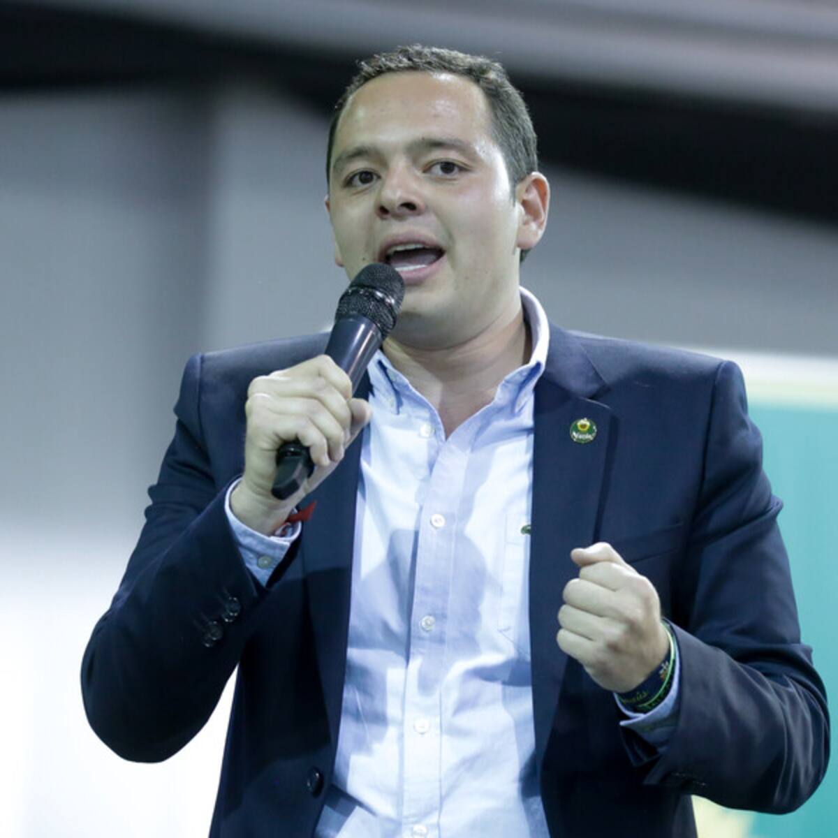 A alcalde lo postulan sus propios funcionarios para la medalla anticorrupción del Congreso