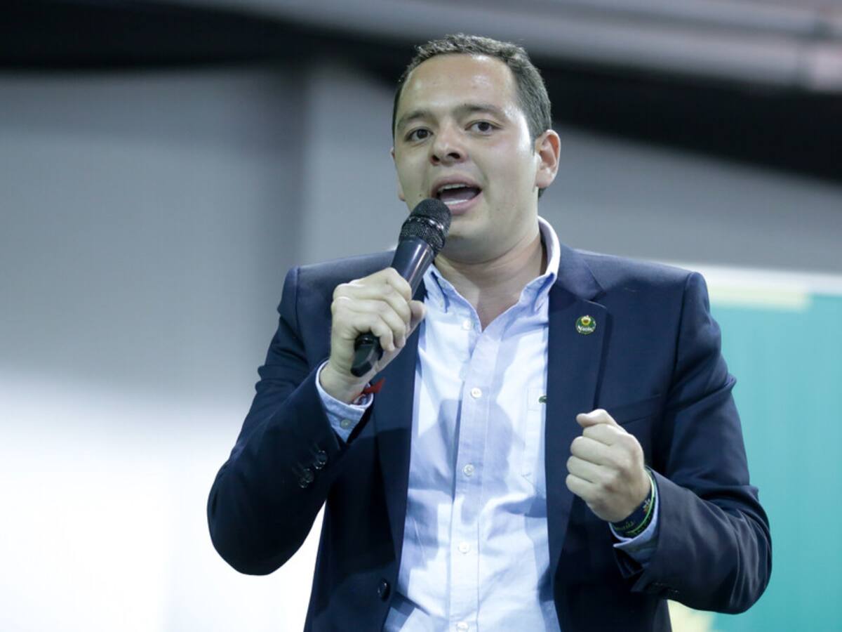 A alcalde lo postulan sus propios funcionarios para la medalla anticorrupción del Congreso