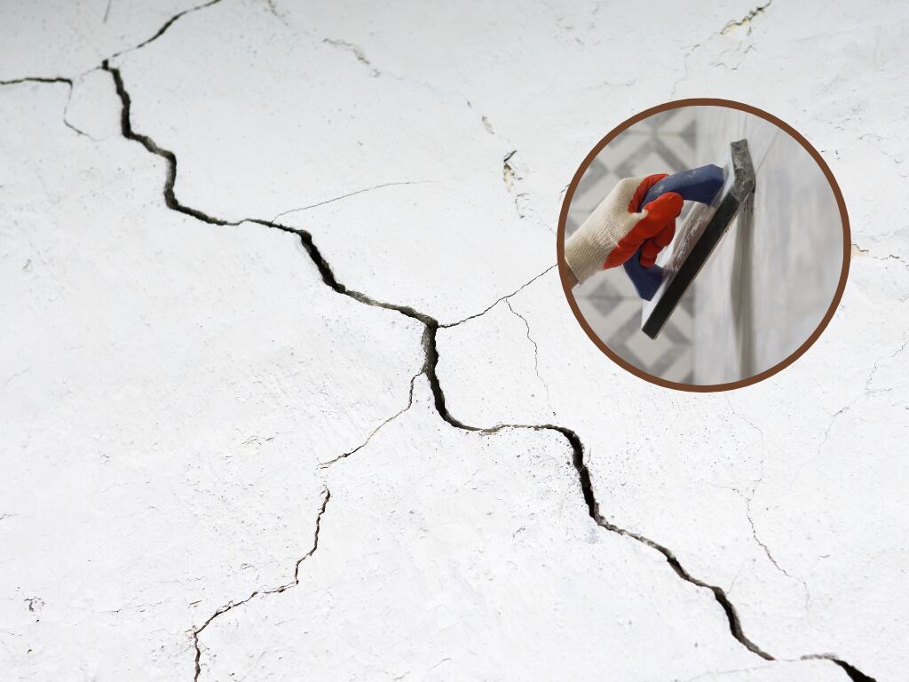 Pared con grietas y de fondo una persona haciendo un arreglo en una pared (Fotos vía Getty Images)