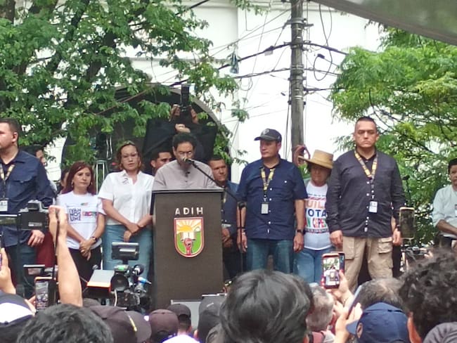 Iván Cepeda durante su intervención política en Neiva, donde reiteró que defenderá su candidatura presidencial y la consulta del Frente por la Vida del próximo 8 de marzo.