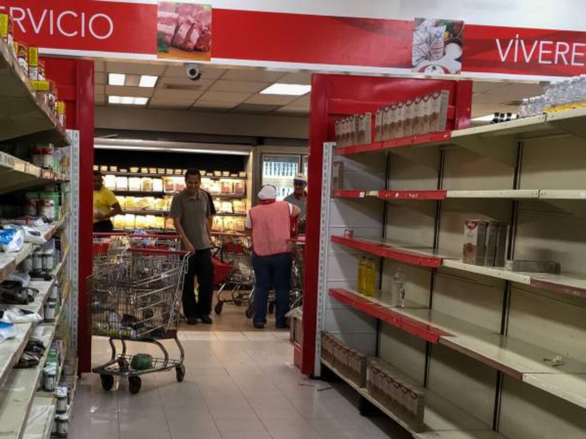 Denuncian que venezolanos consumen comida para perros