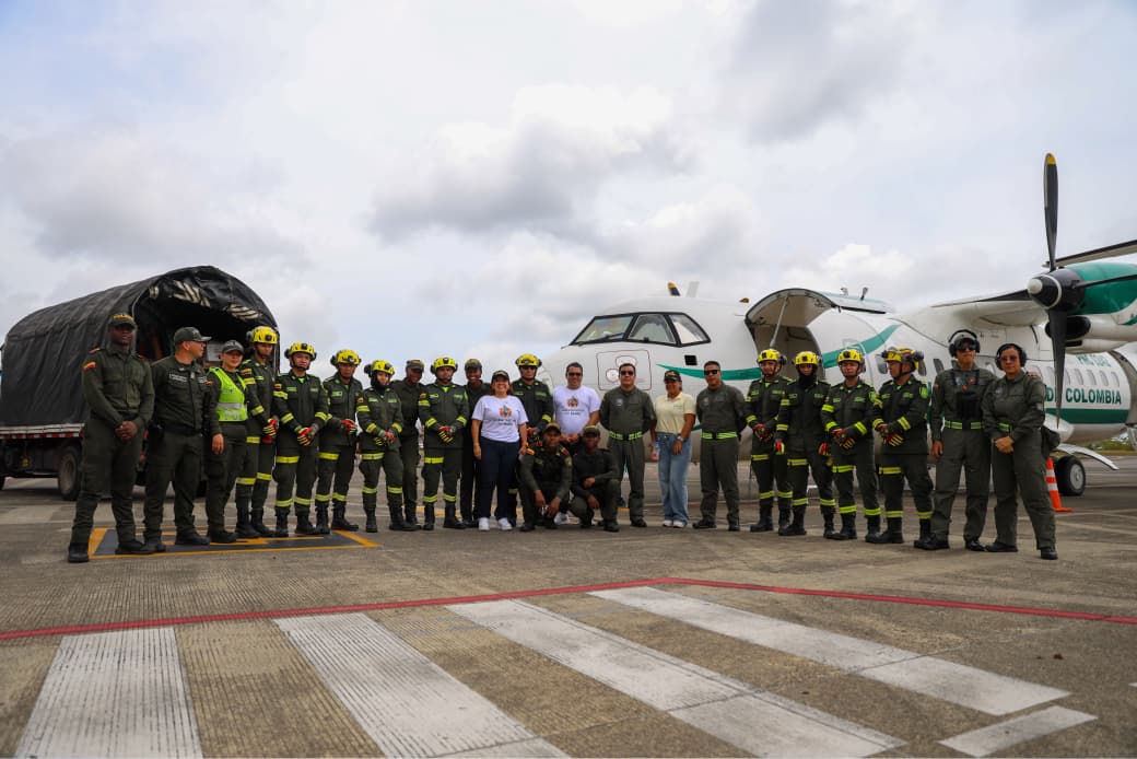 El primer avión de la campaña “Huila Grande, Todos podemos” llegó con 5 toneladas de ayudas humanitarias. Foto Gobernación del Huila