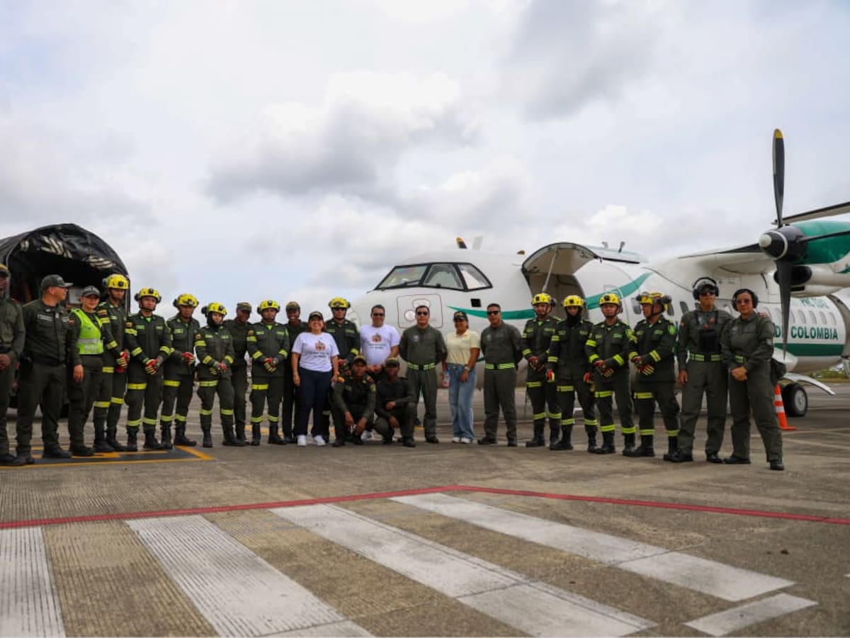 Primer avión con cinco toneladas de ayudas del Huila llegó al Chocó