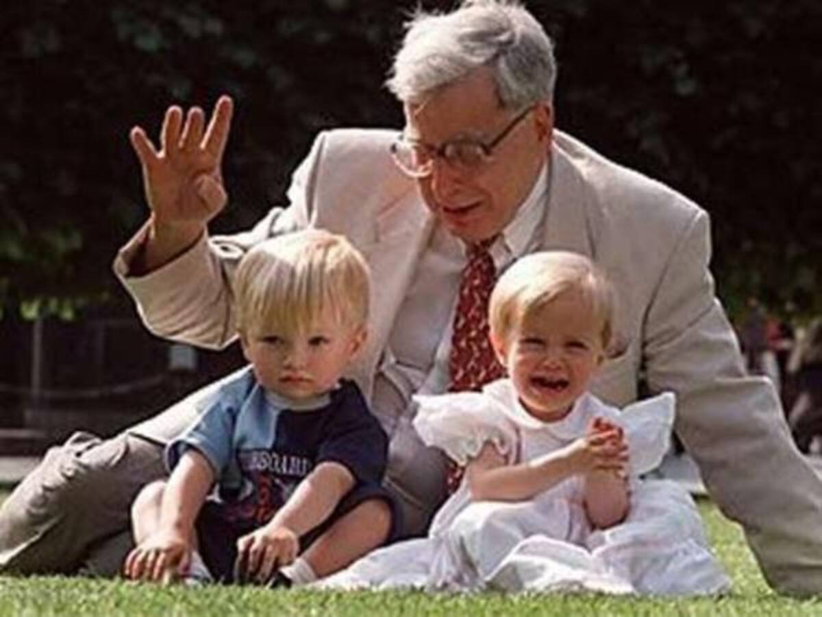 En 2010 fue galardonado con el premio Nobel en Fisiología y Medicina por el desarrollo de la técnica de fecundación in vitro que suspuso un hito en la historia de la medicina y contribuyó a solucionar los problemas de fertilidad que afectan al 10% de las parejas