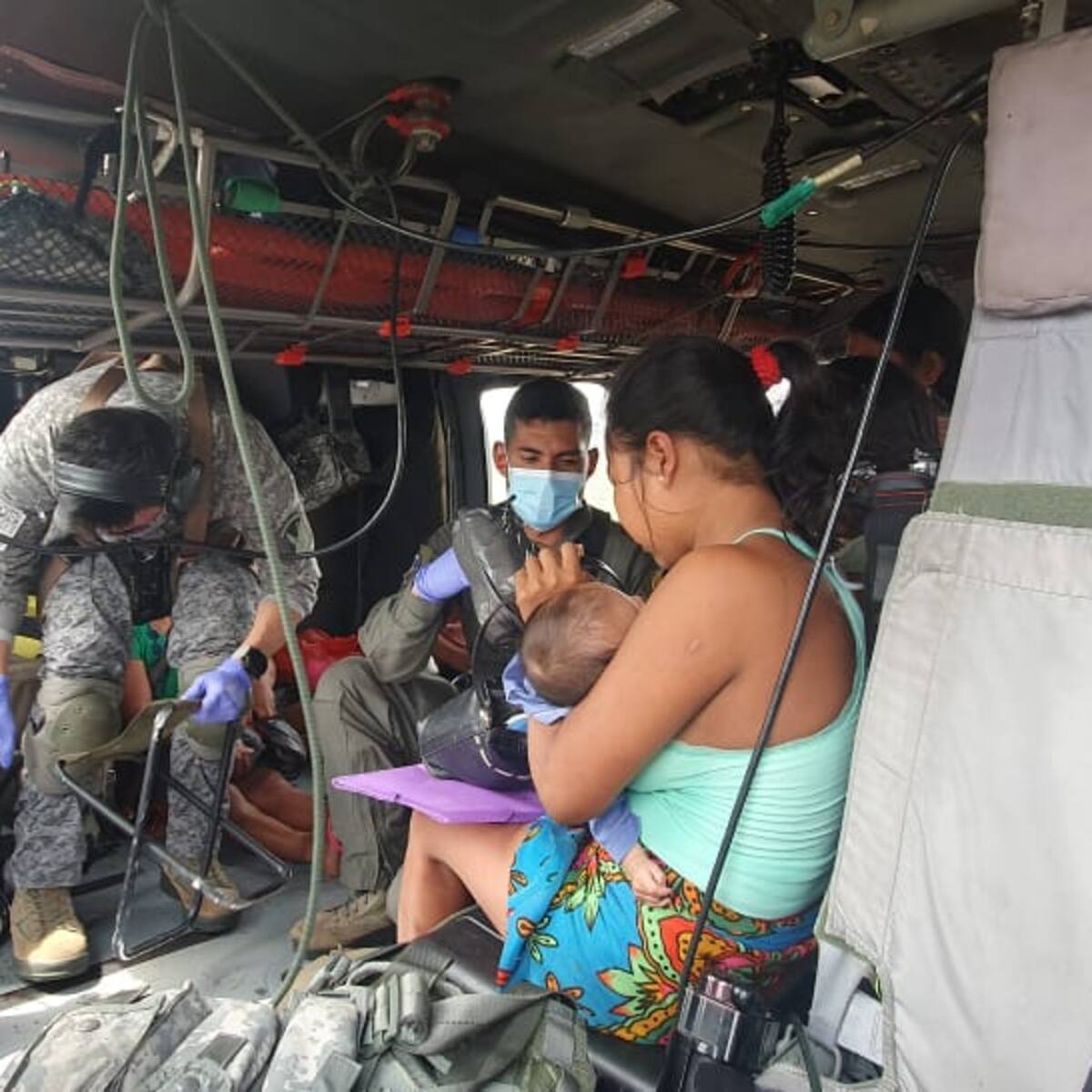 La FAC evacuó en helicóptero a 13 menores en grave estado de salud desde el Bajo Baudó