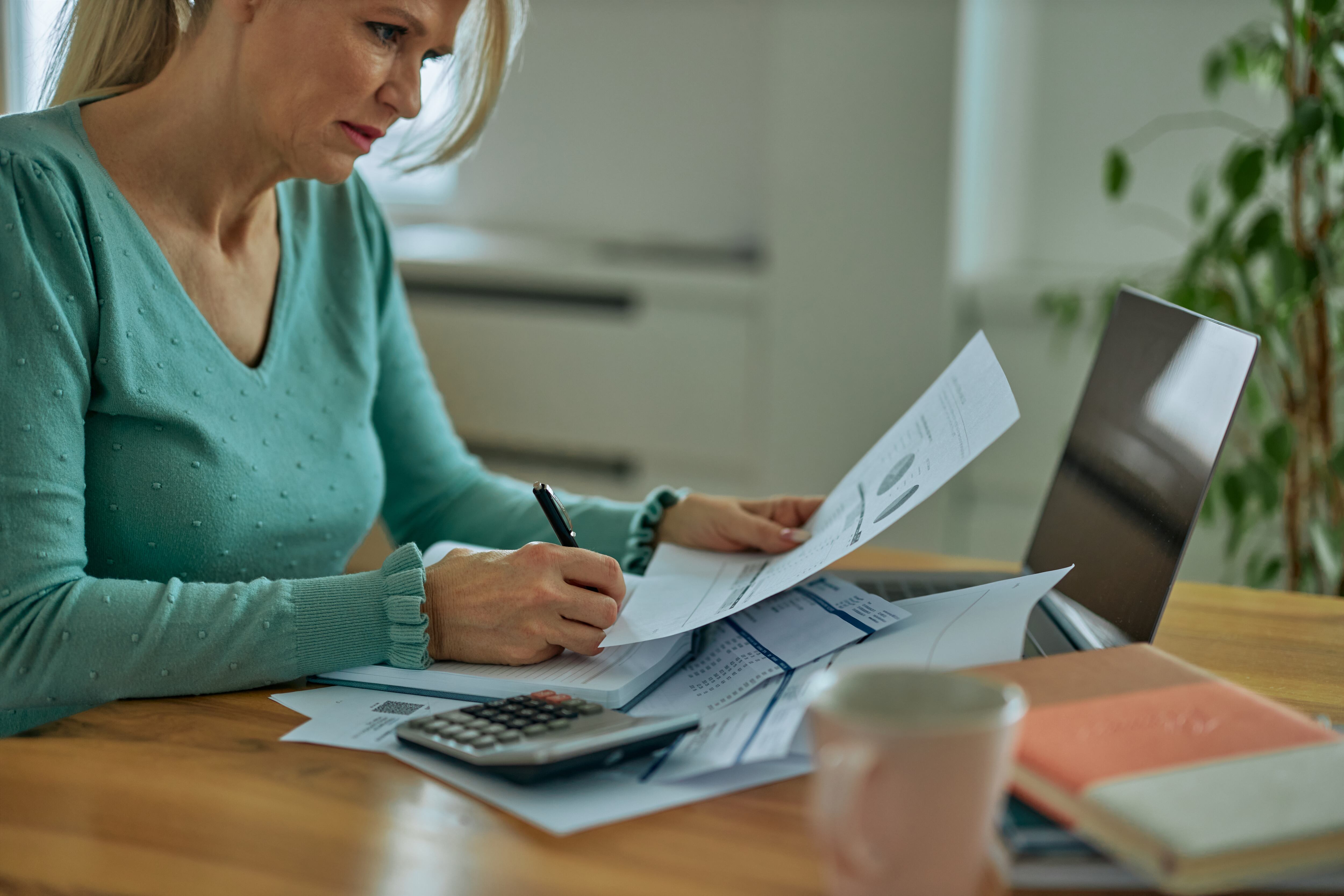 Declaración de renta personas naturales, agosto 2024. Imagen de referencia vía Getty Images