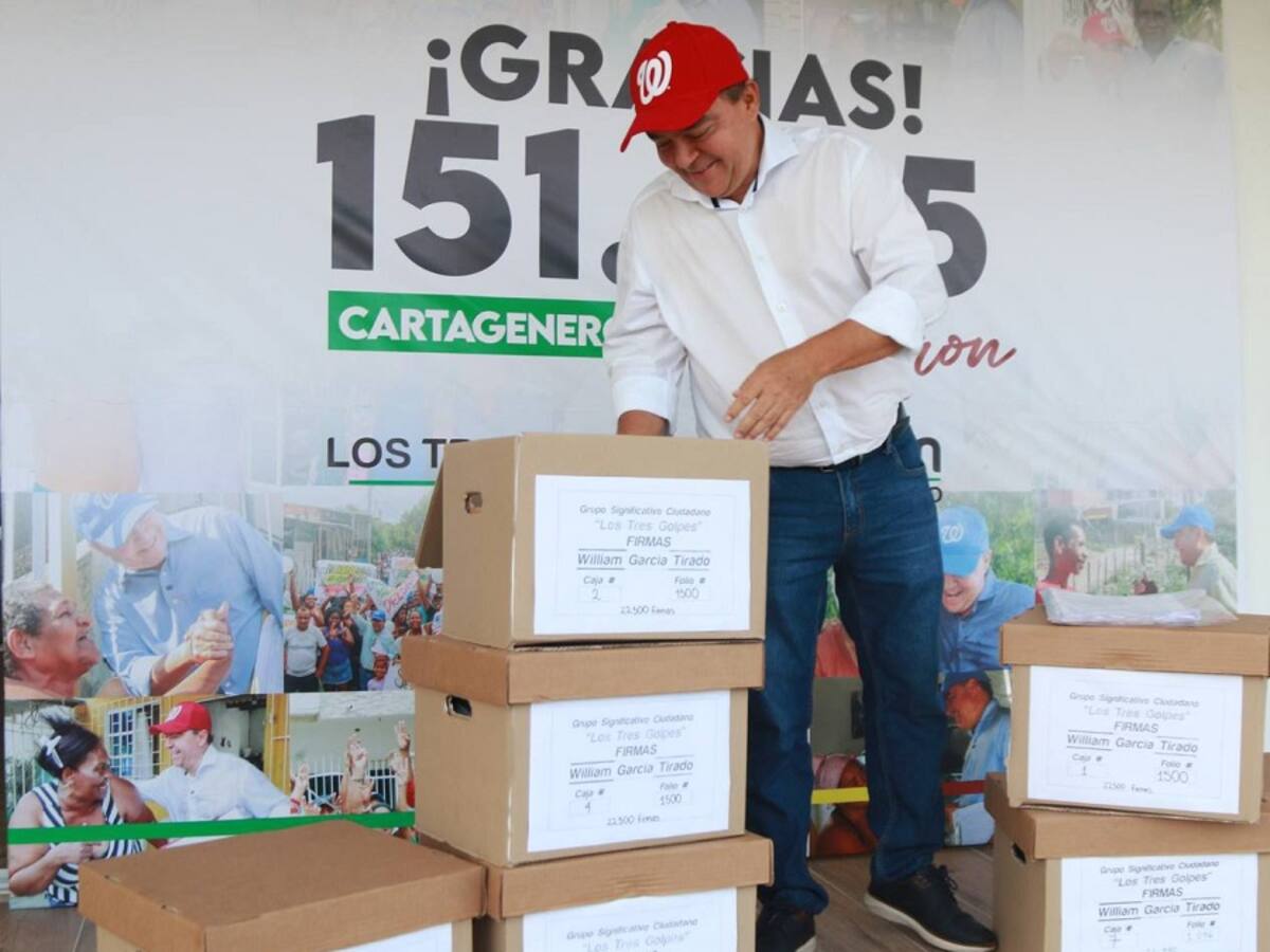 William García Tirado entregó firmas recolectadas ante la Registraduría