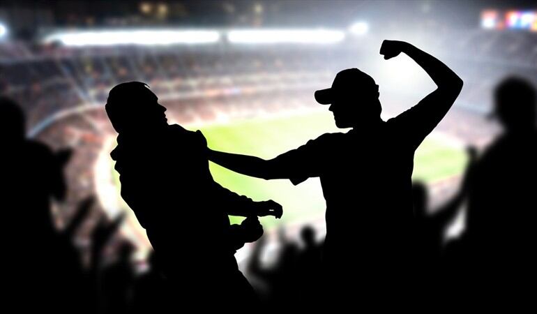 ¿Son hinchas o vándalos quienes agreden a otros por portar una camiseta diferente?. Foto: Getty Images