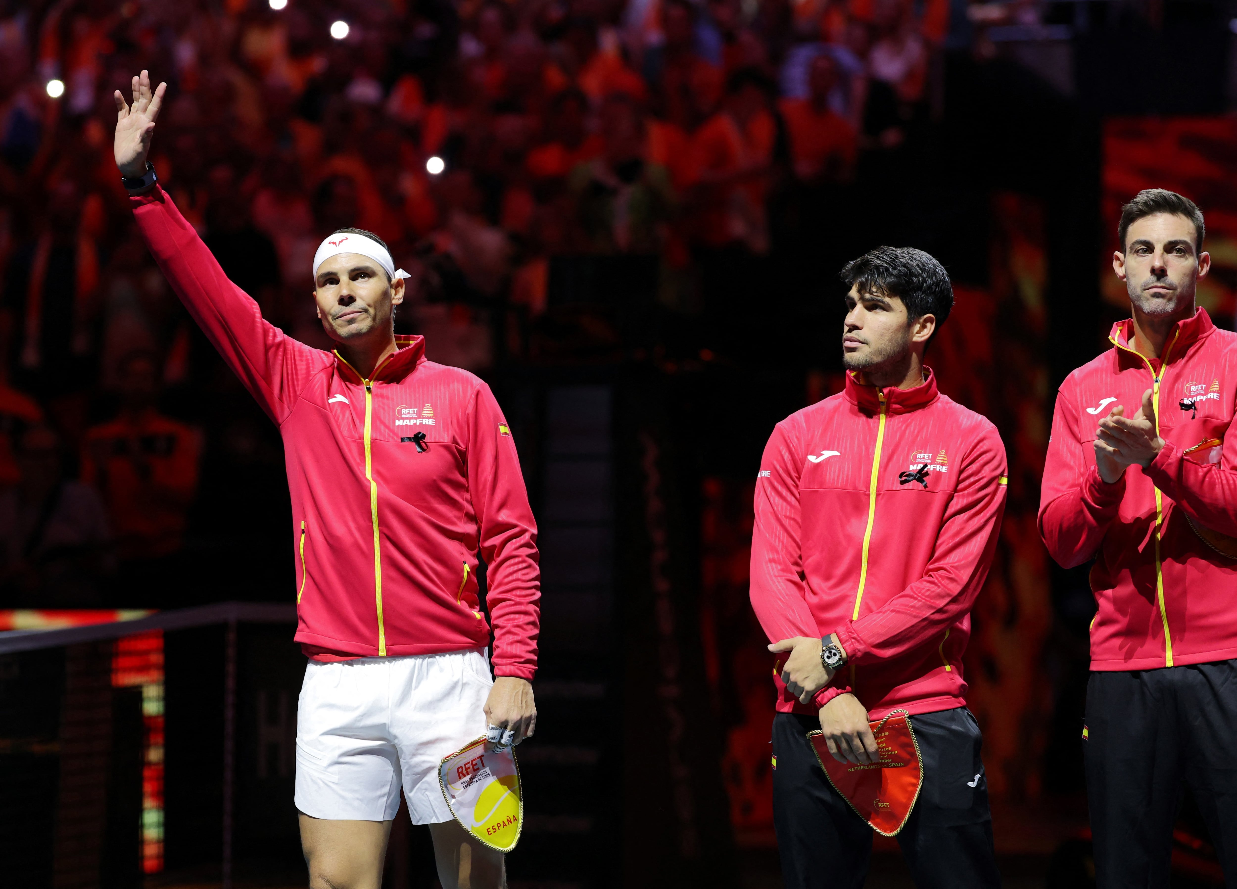 Rafael Nadal durante los himnos en la Copa Davis 2024. (Photo by Thomas COEX / AFP) (Photo by THOMAS COEX/AFP via Getty Images)
