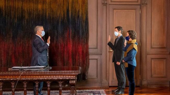 El presidente posesionó a Bibiana Taboada, hija de la exministra de Interior Alicia Arango, y Mauricio Villamizar.