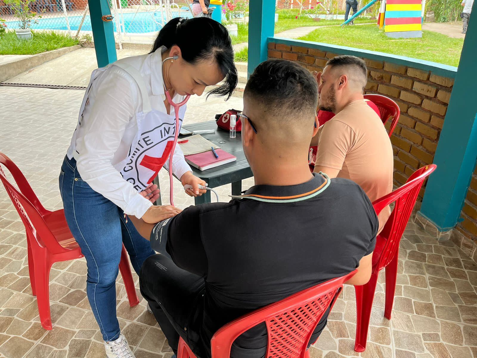 Liberados los soldados Vásquez y Paz, quienes permanecieron 41 dias en poder de las disidencias de Iván Mordisco en Nariño | Foto: CICR