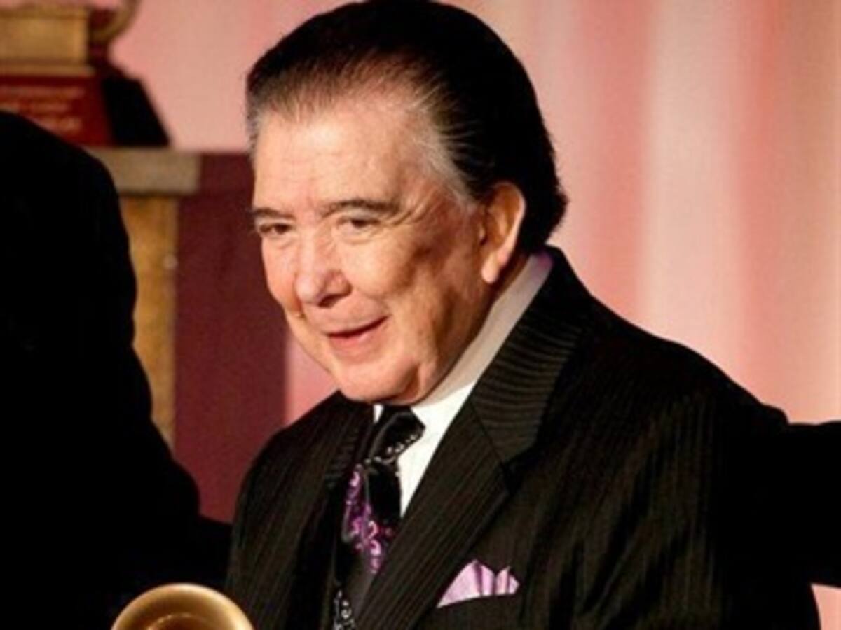 Se paró 'El Reloj' de Cantoral, el maestro mexicano de la música romántica