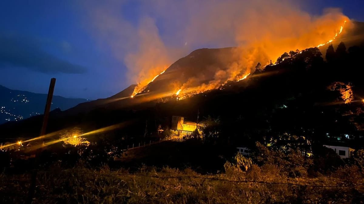 Autoridades de Copacabana atendieron gigantesco incendio