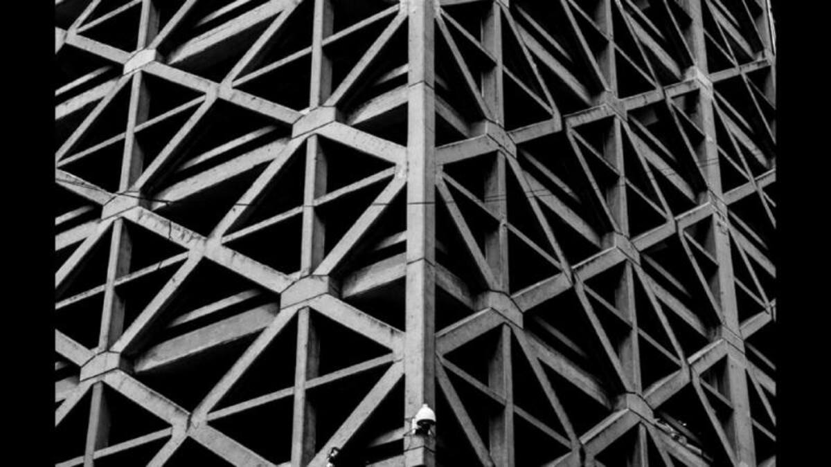 “Edificio de estacionamiento en el centro histórico de Guadalajara, Jalisco, México. Obra del Arquitecto Alejandro Zhon”, explica Francisco Morando.