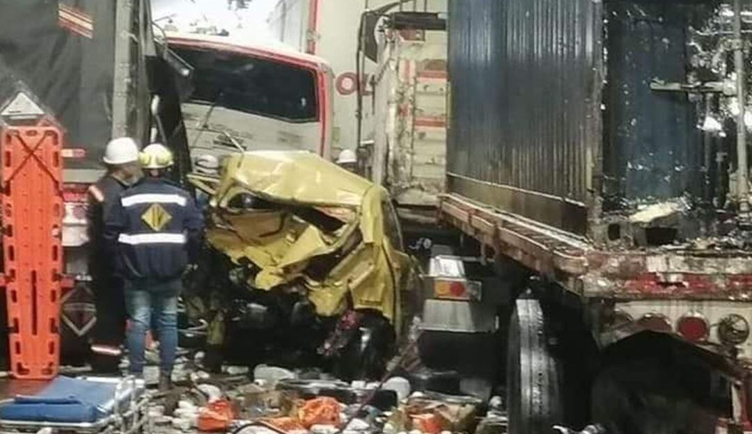 Accidente en la vía Calarcá - Cajamarca 