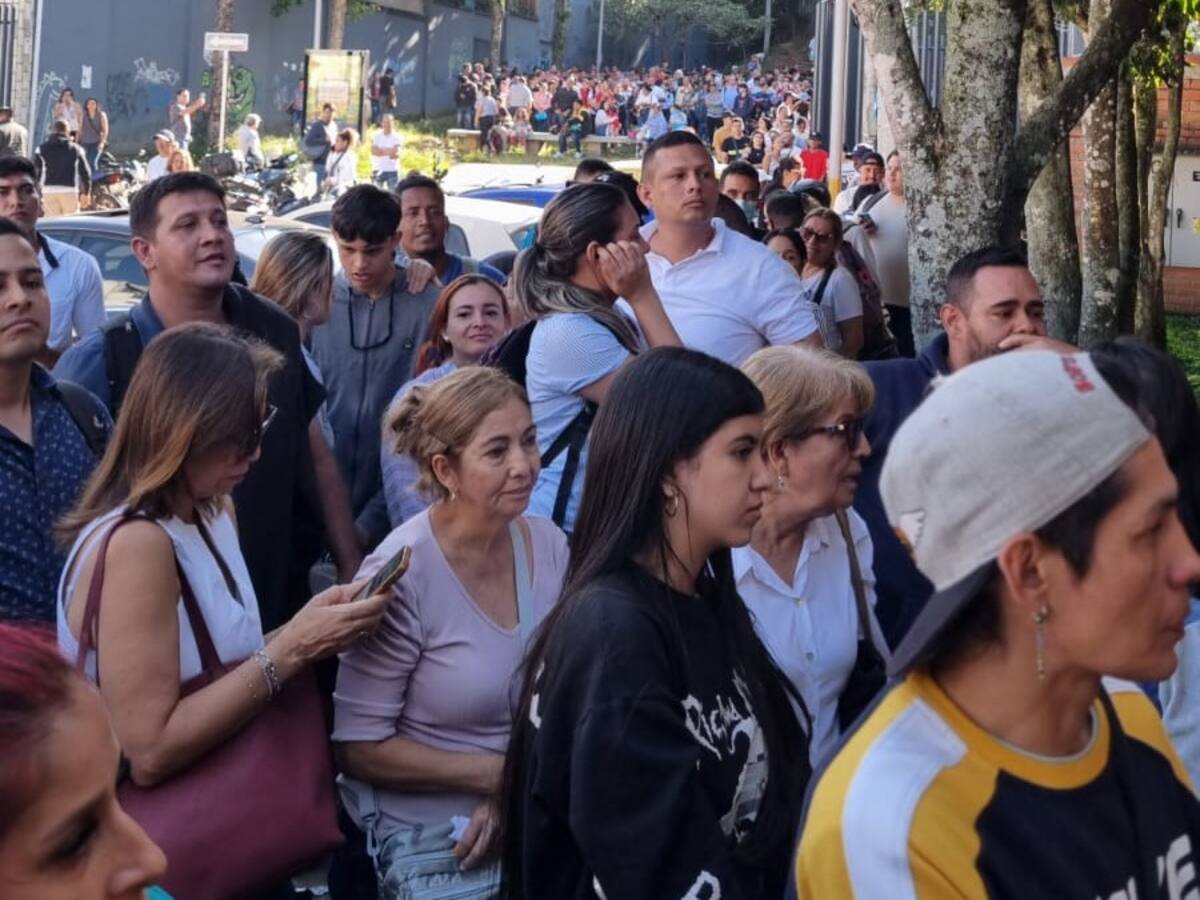 Largas filas para agendar cita del pasaporte