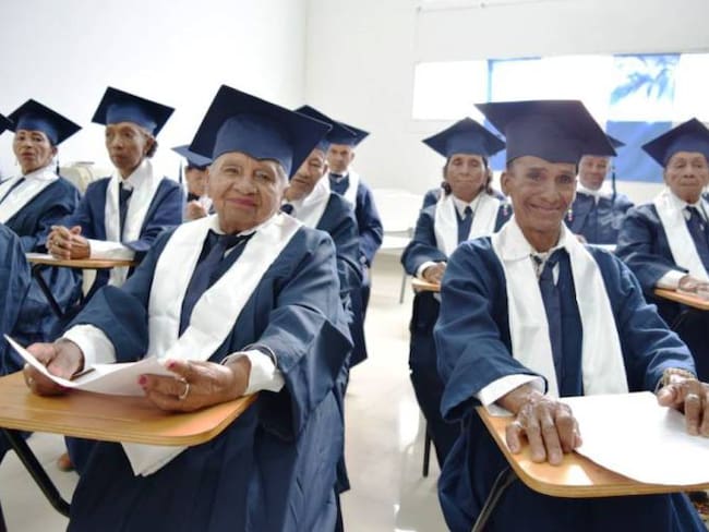 50 adultos mayores de Arjona y Turbaco se alfabetizaron gracias a la gobernación de Bolívar