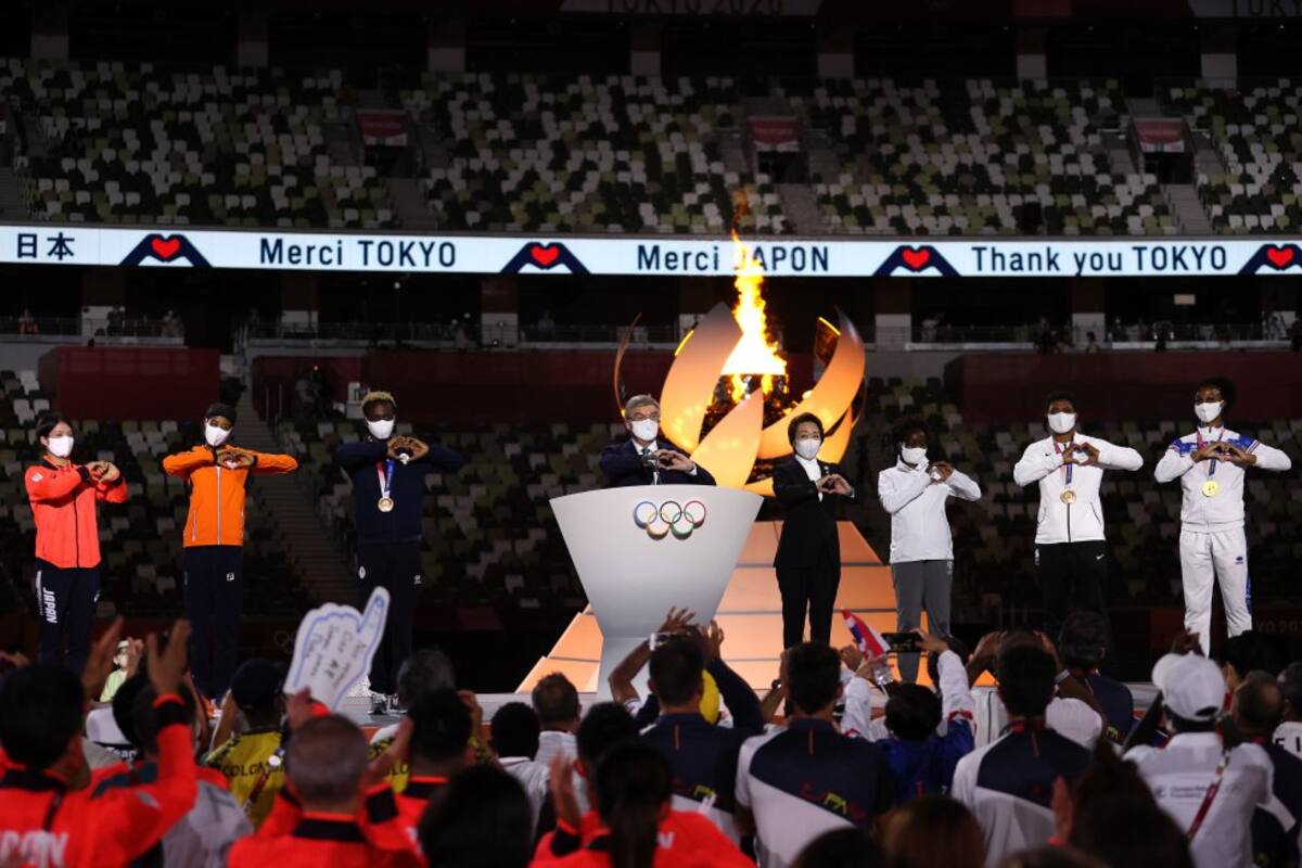 Palabras del presidente del Comité Olímpico Internacional acompañado de deportistas de los continentes