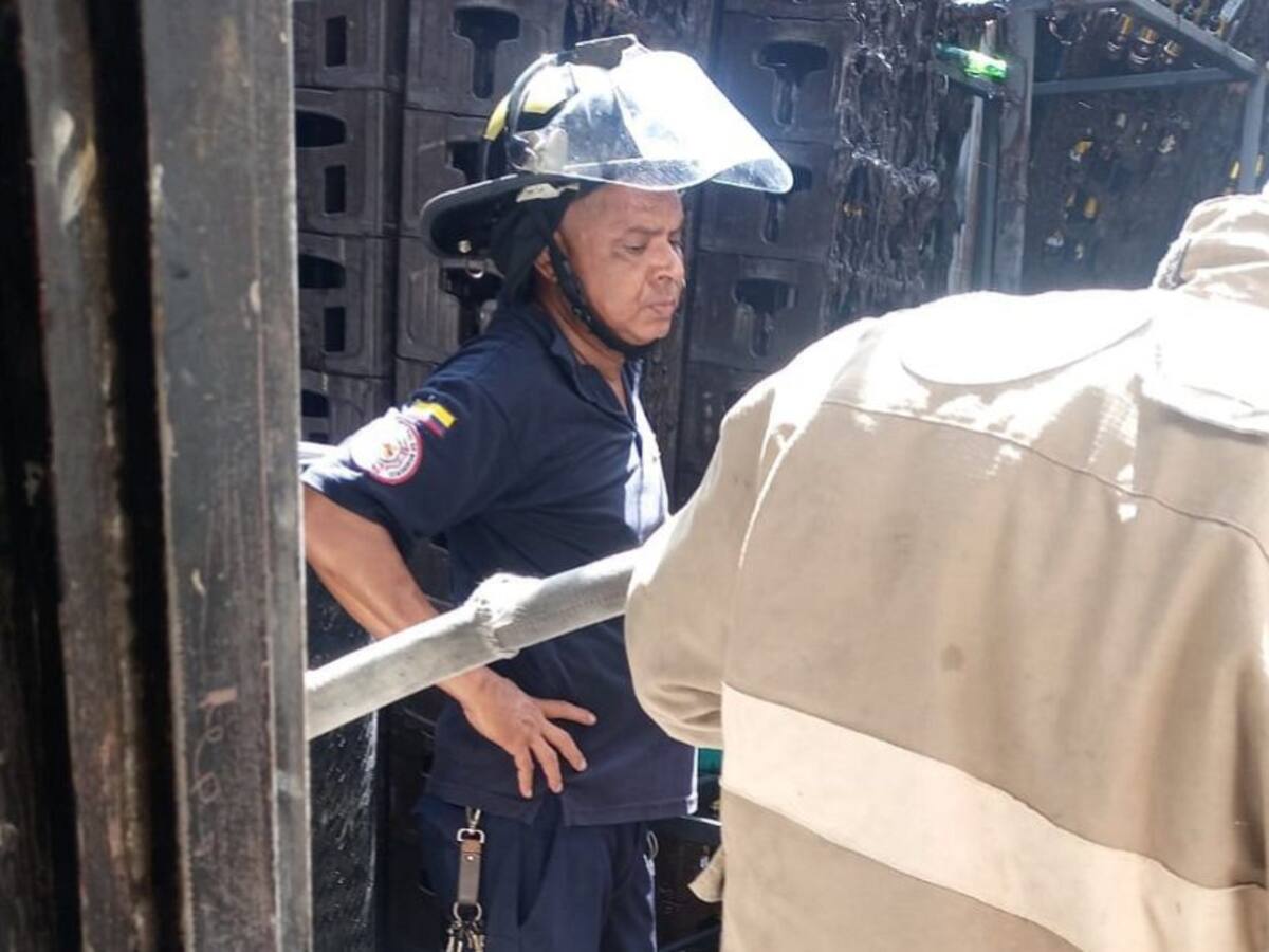 Bomberos atendieron incendio en una licorera de Cartagena