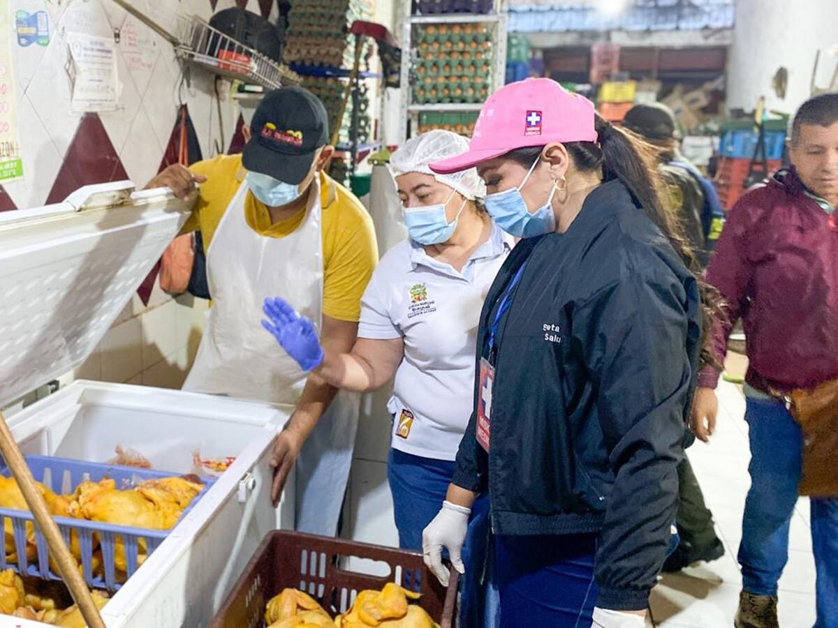 Encuentran pollo en mal estado en la plaza de la 21 de Ibagué