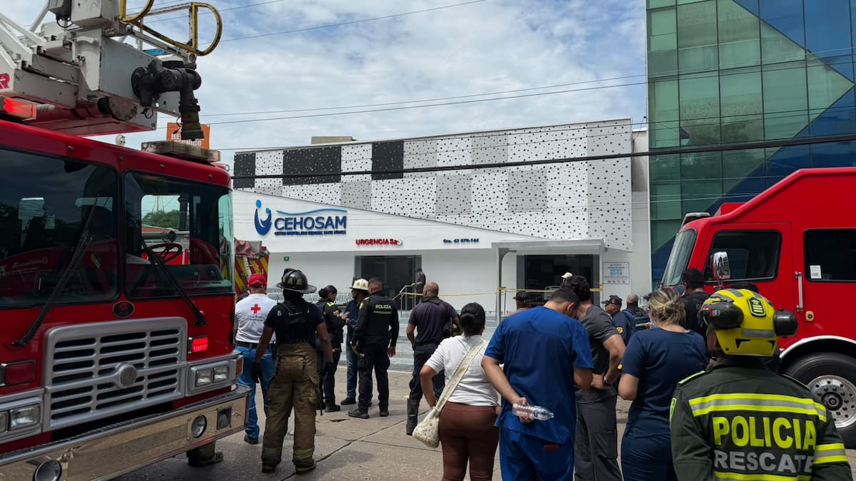 Bomberos evacuaron a 256 personas tras incendio en la clínica Santa Mónica de Barranquilla
