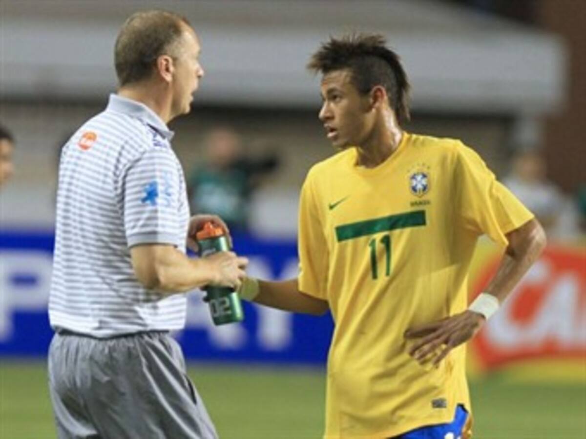 Técnico de Brasil prefiere tener en el Mundial a Neymar jugando ya en Europa