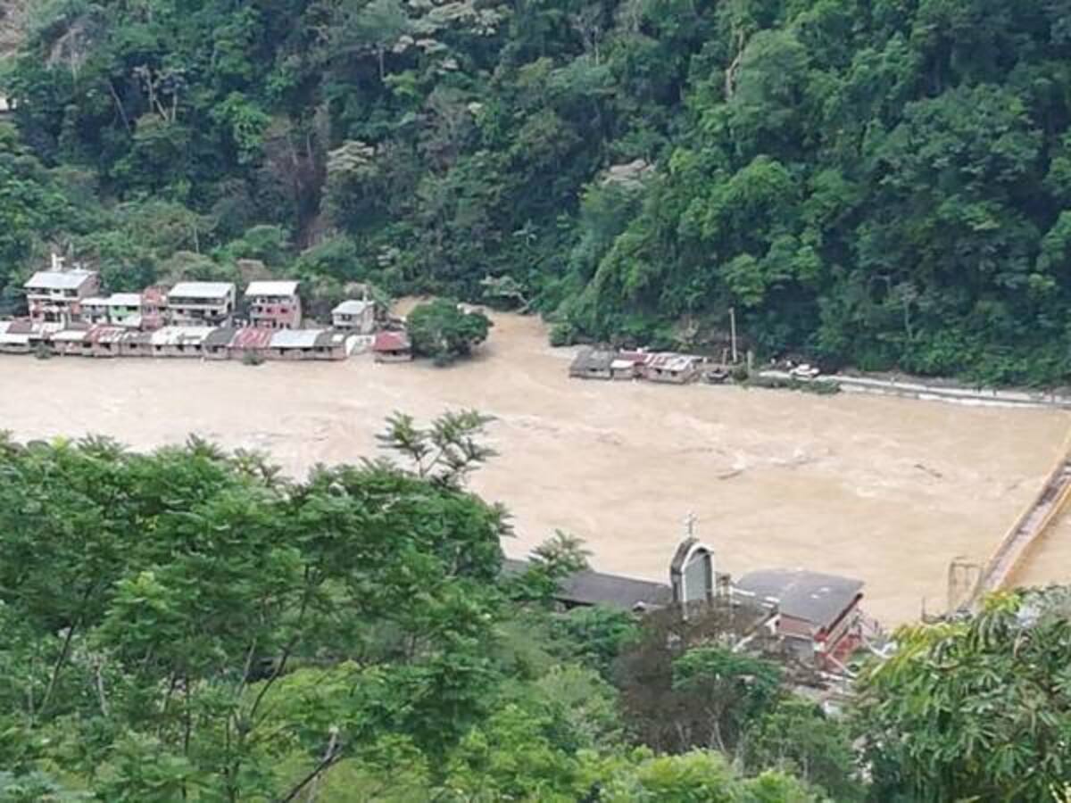 Continuará el estado de emergencia hasta que se logre control del río
