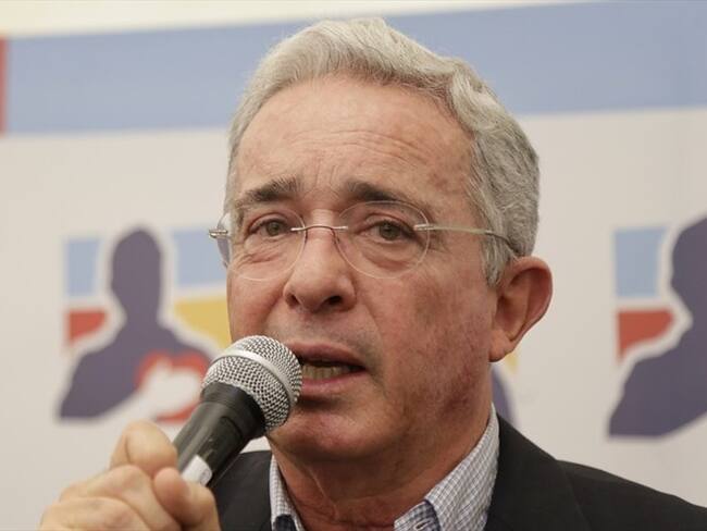 Reducción de la jornada laboral no genera empleo, pero sí mejora su calidad: Uribe