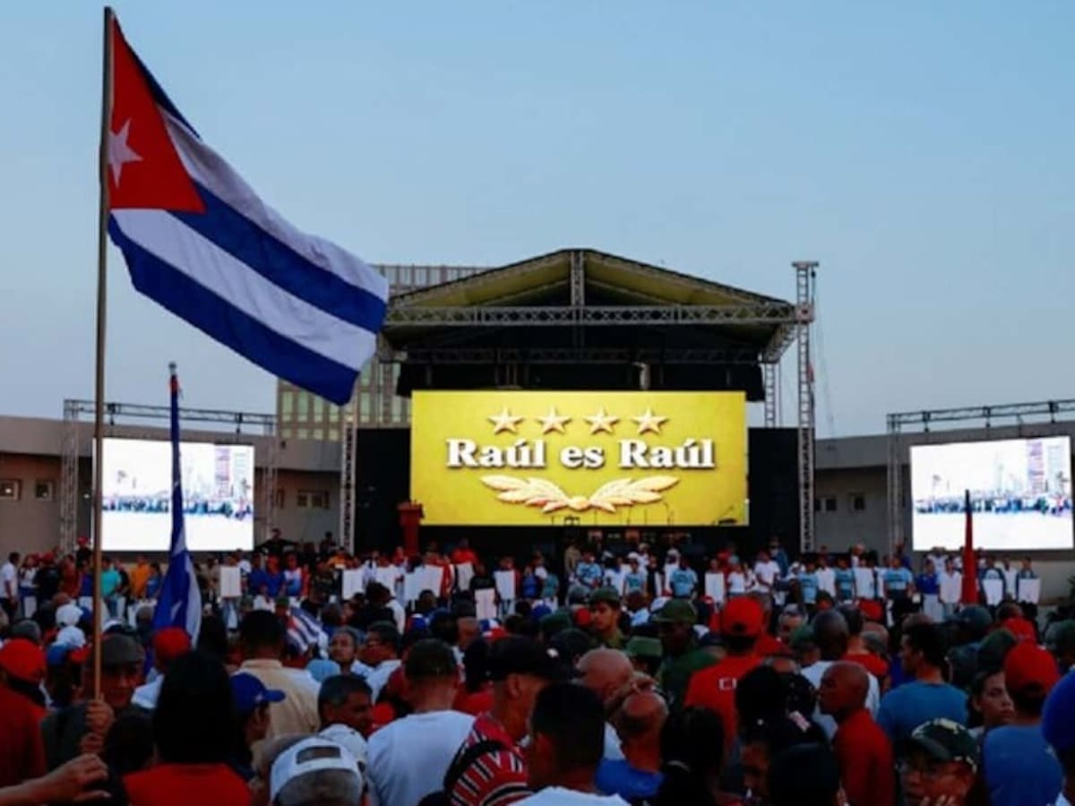 Cuba desafía a EE.UU. con manifestación de apoyo a Raúl Castro frente a embajada estadounidense