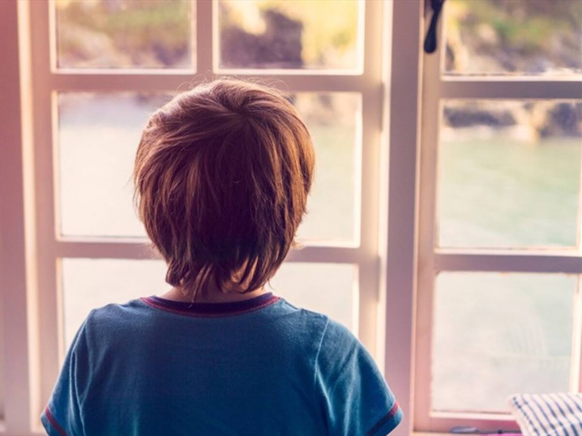 ¿Por qué no está permitido que los niños menores de seis años salgan a la calle?