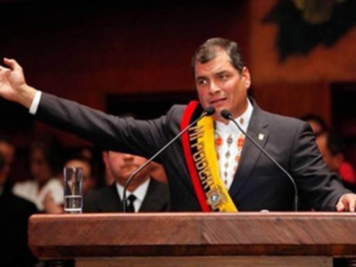 Correa ganará pese a su lado oscuro: The Economist