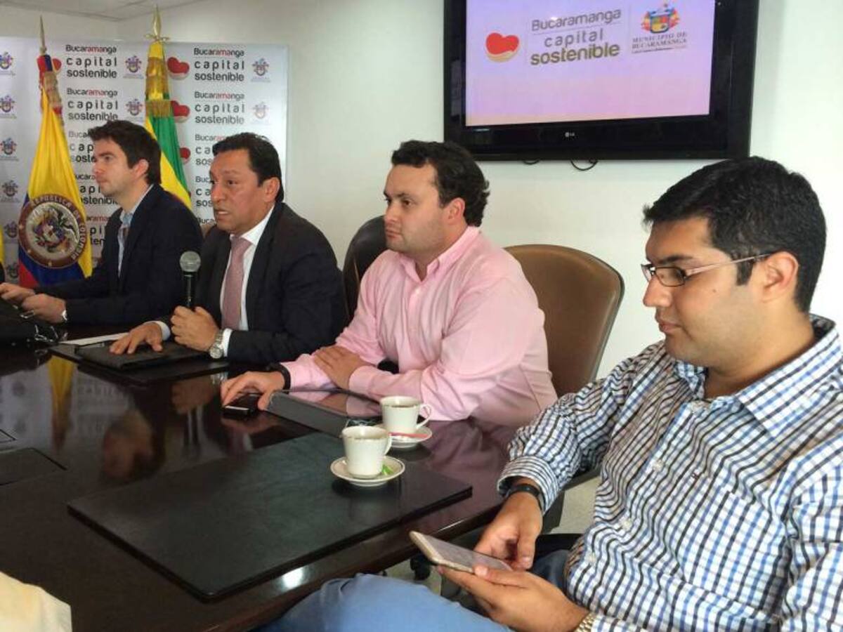 Gremios económicos anuncian su voto por candidato a la rectoría de la UIS