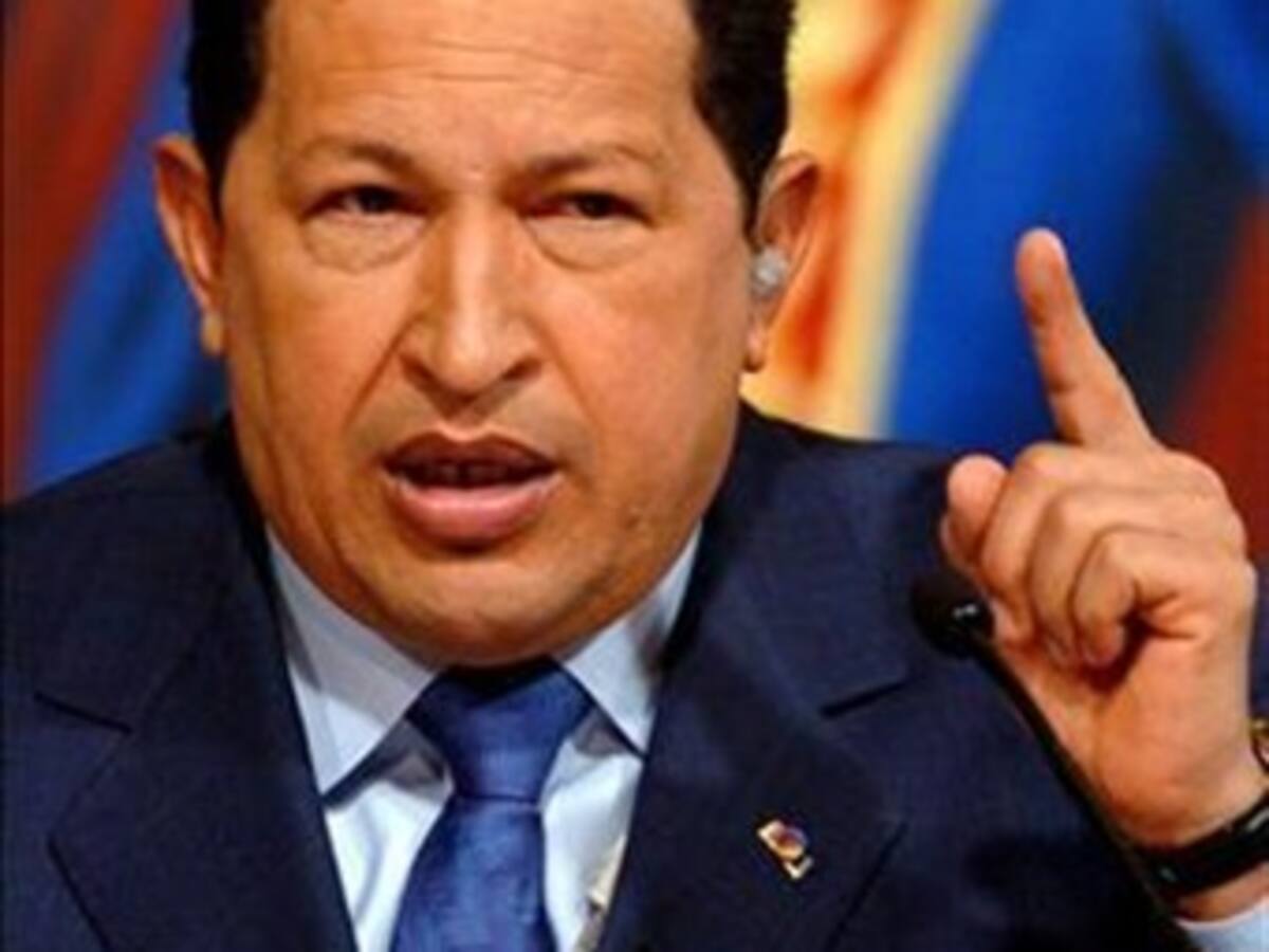 Chávez niega que tumor estuviera en el colon