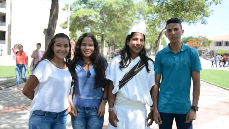 4 jóvenes de los barrios San Martín, Villa Tabla y Pescaíto y 1 joven indígena Arhuaco fueron los becados.