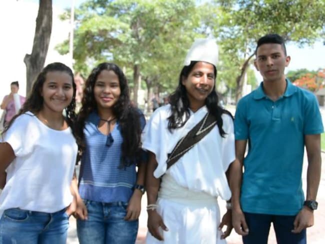 4 jóvenes de los barrios San Martín, Villa Tabla y Pescaíto y 1 joven indígena Arhuaco fueron los becados.